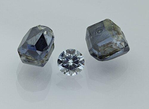 What would the pet cremation diamond look like? - The pet cremation diamonds share similar aesthetic, physical, and chemical properties as natural diamonds. Carat ranges from 0.05 to 0.5 carat as per your choice. If you want to order a larger size, please contact us. Diamond color will come from your chosen color range. As carbon contents differ from pet to pet, when we turn pet ashes into diamond each will have a unique hue. The carbon content can also influence clarity which varies from VVS to I. You’ll receive a 4Cs grading authenticity certification which will be delivered with all pet diamonds.